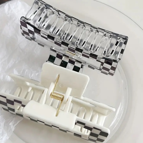 NEW| Women’s 2piece Y2K Retro Checkered Hair Claw Clip - Picture 3 of 6